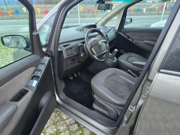 Lancia Musa 1.3 16V M-jet Platino 8