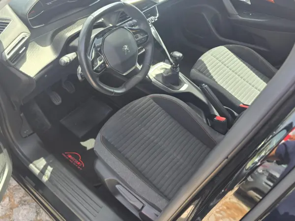 Peugeot 2008 Benzin 100 Allure 8