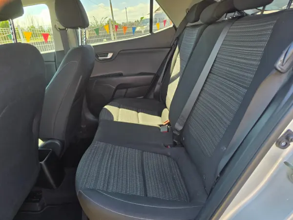 Kia Stonic 1.6 CRDi LX 26