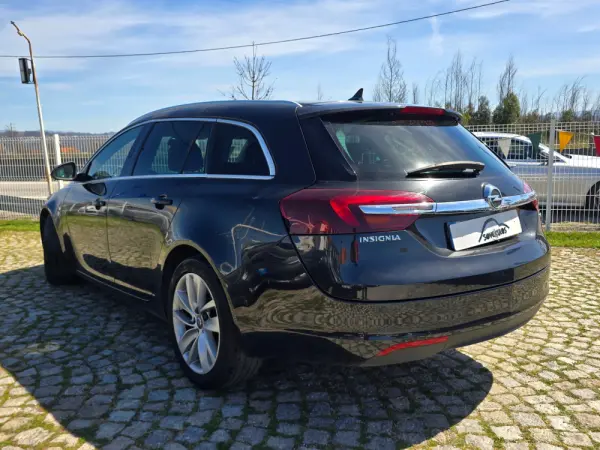 Opel Insignia Sports Tourer Outro 4