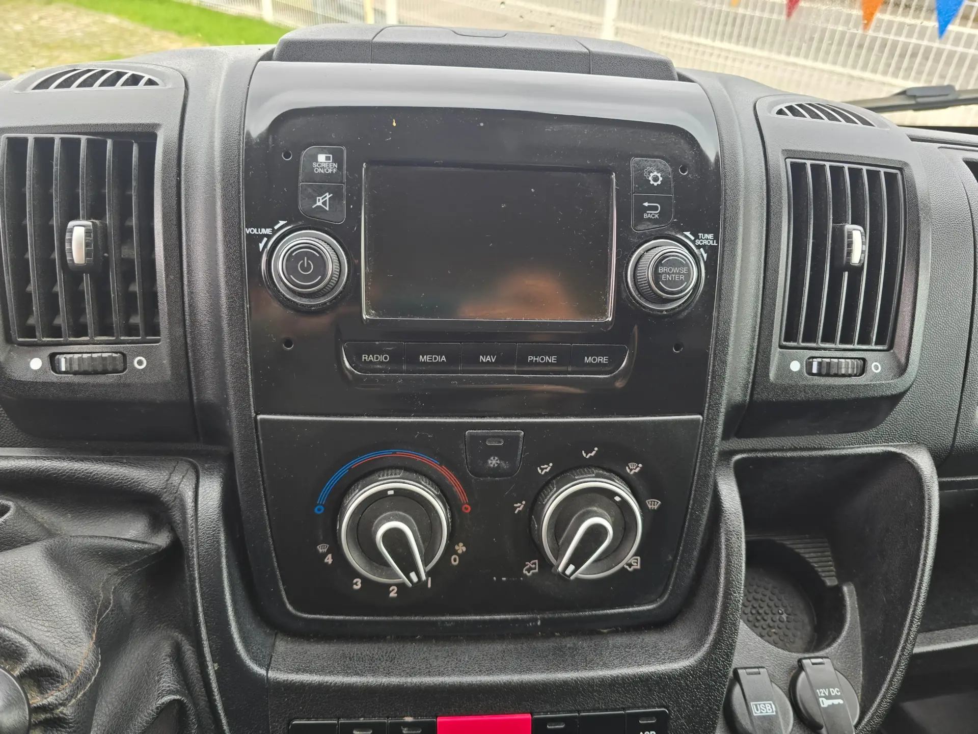 Citroen Jumpy 2.0 BlueHDi M Confort Semi-Vidrado 15