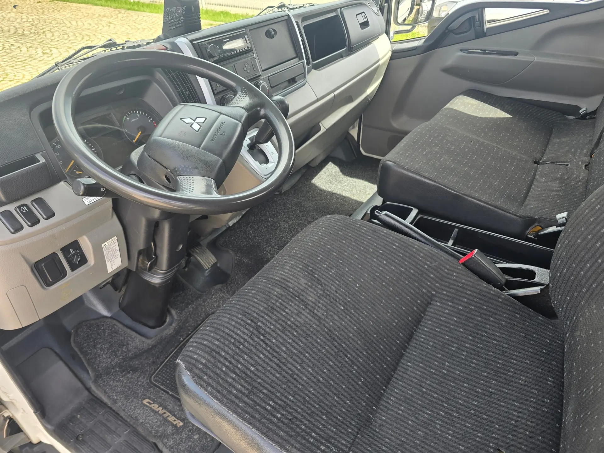 Mitsubishi Fuso Canter 9C18 3