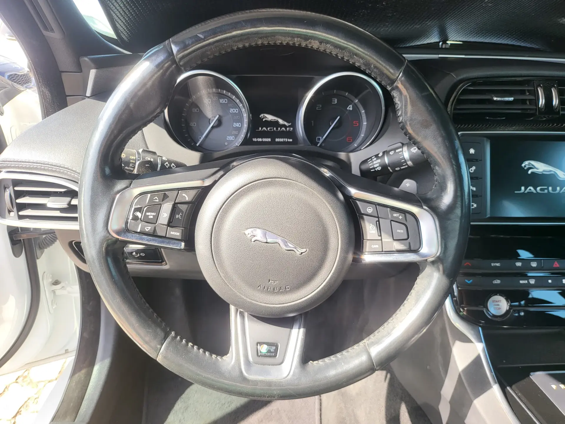 Jaguar XE 2.0 D R-Sport AWD Aut. 13