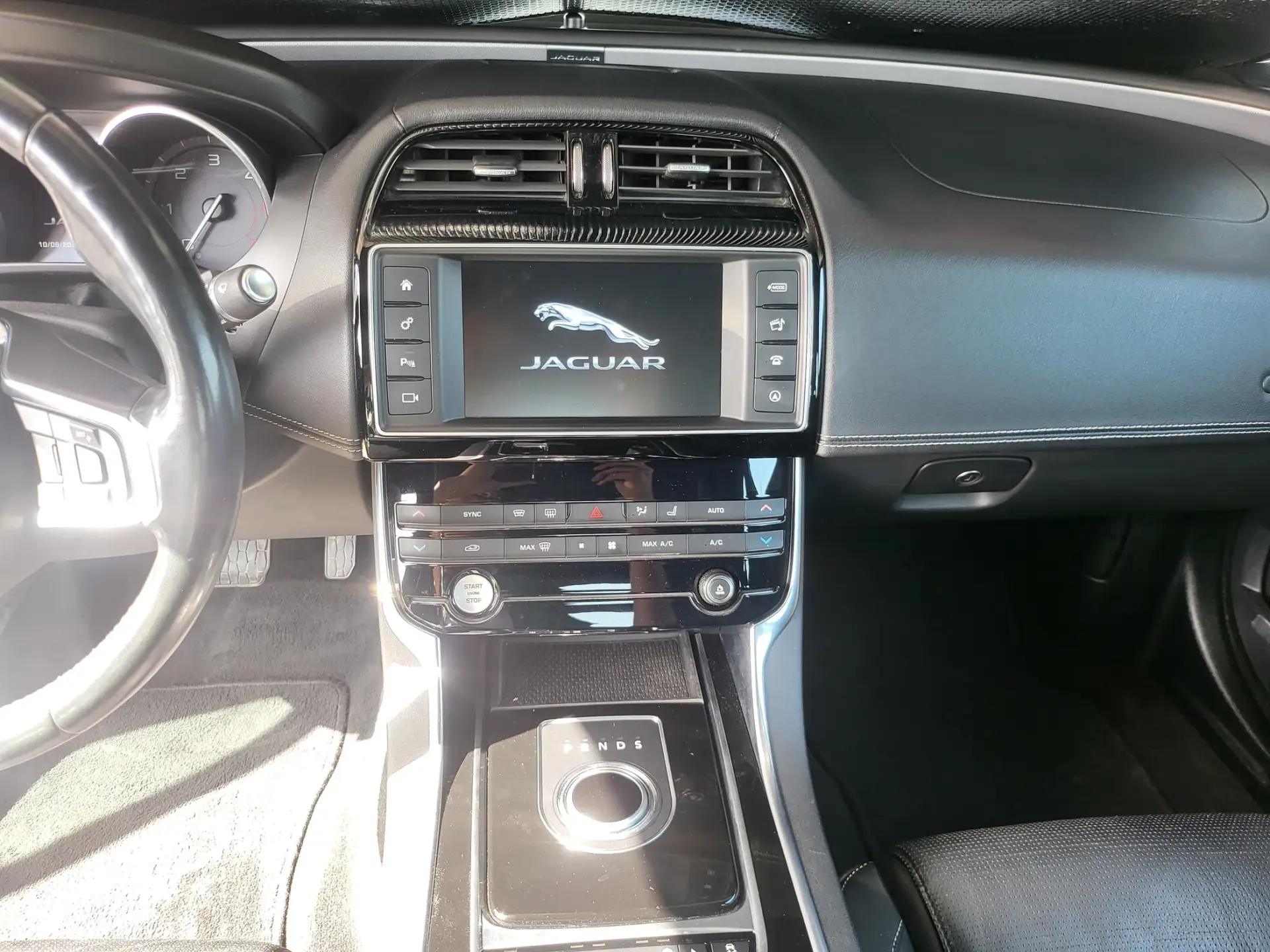 Jaguar XE 2.0 D R-Sport AWD Aut. 15