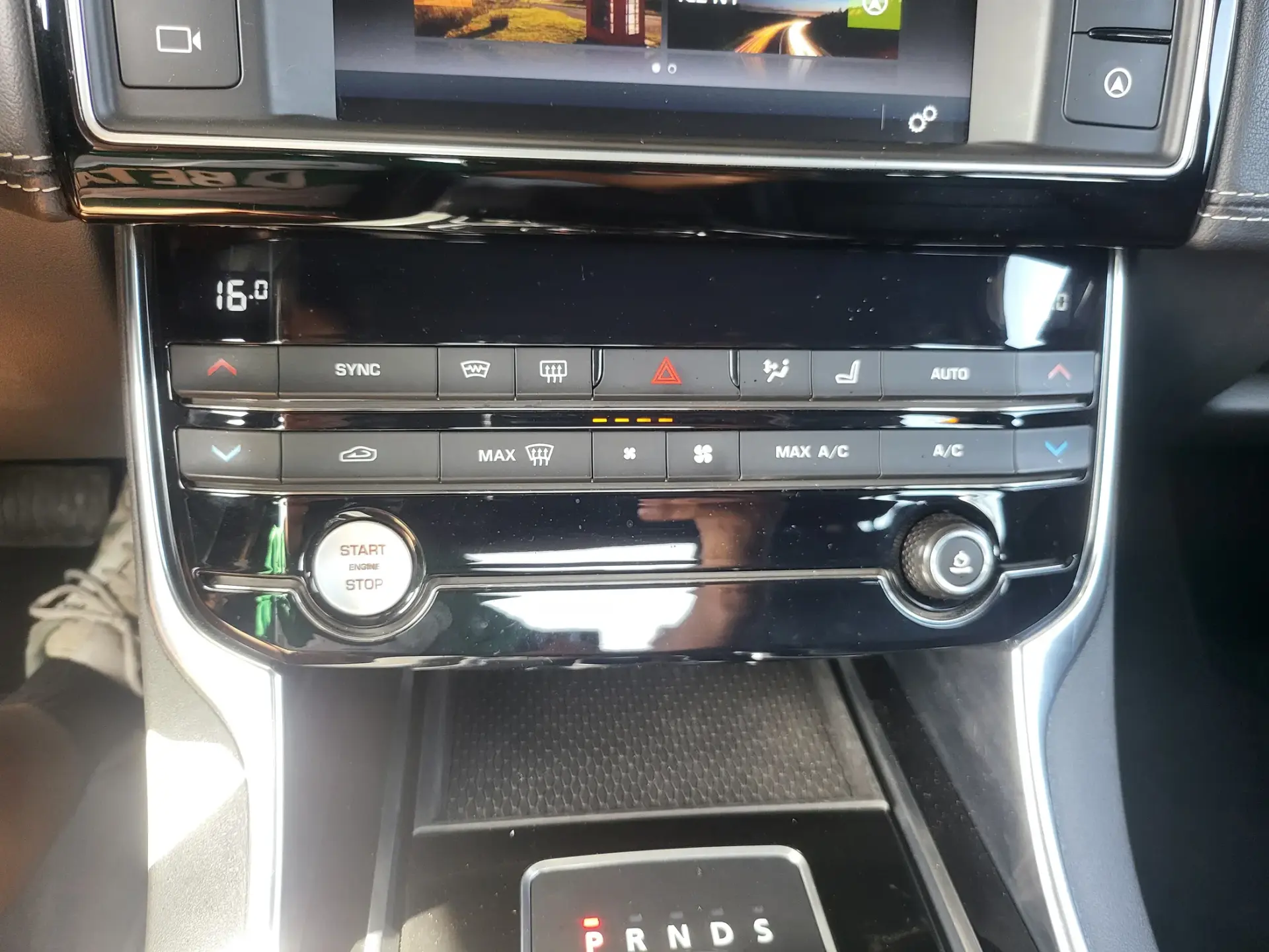 Jaguar XE 2.0 D R-Sport AWD Aut. 27