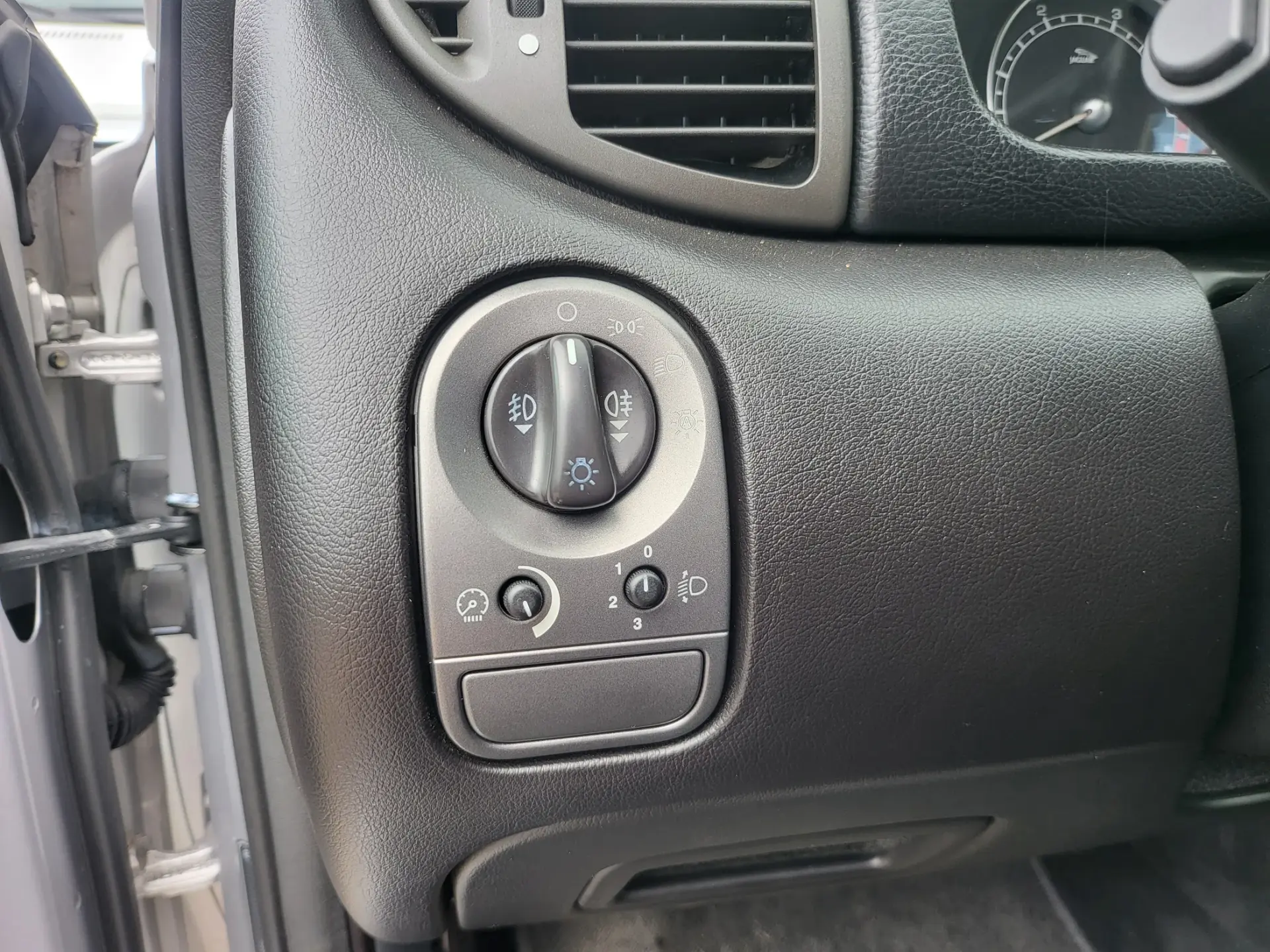 Jaguar X-Type 2.0 D Classic 11