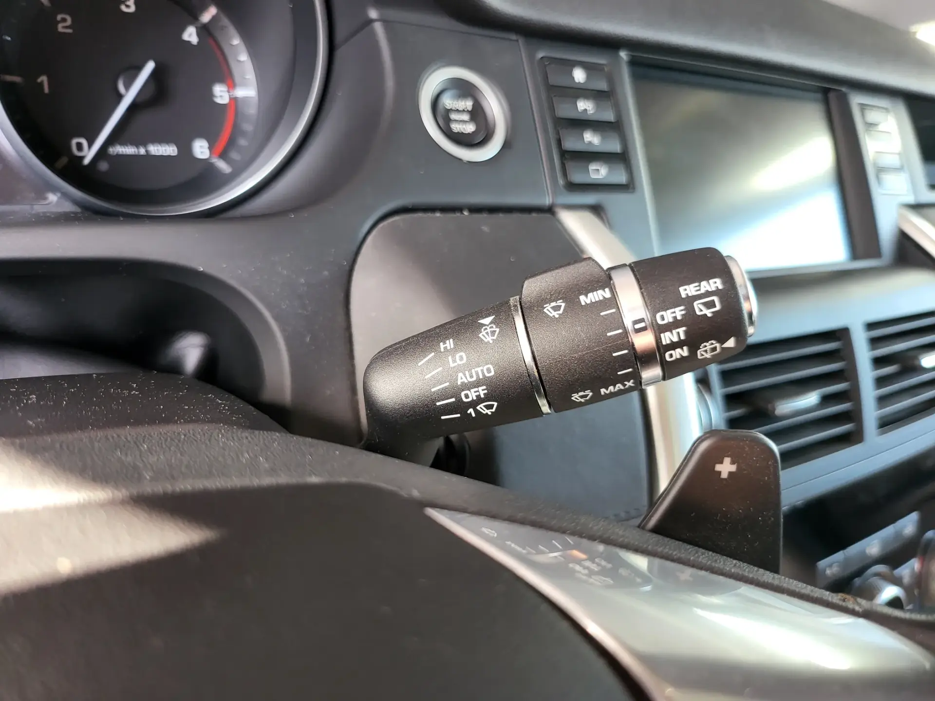 Land Rover Discovery Sport 2.0 TD4 HSE Luxury 7L Auto 11