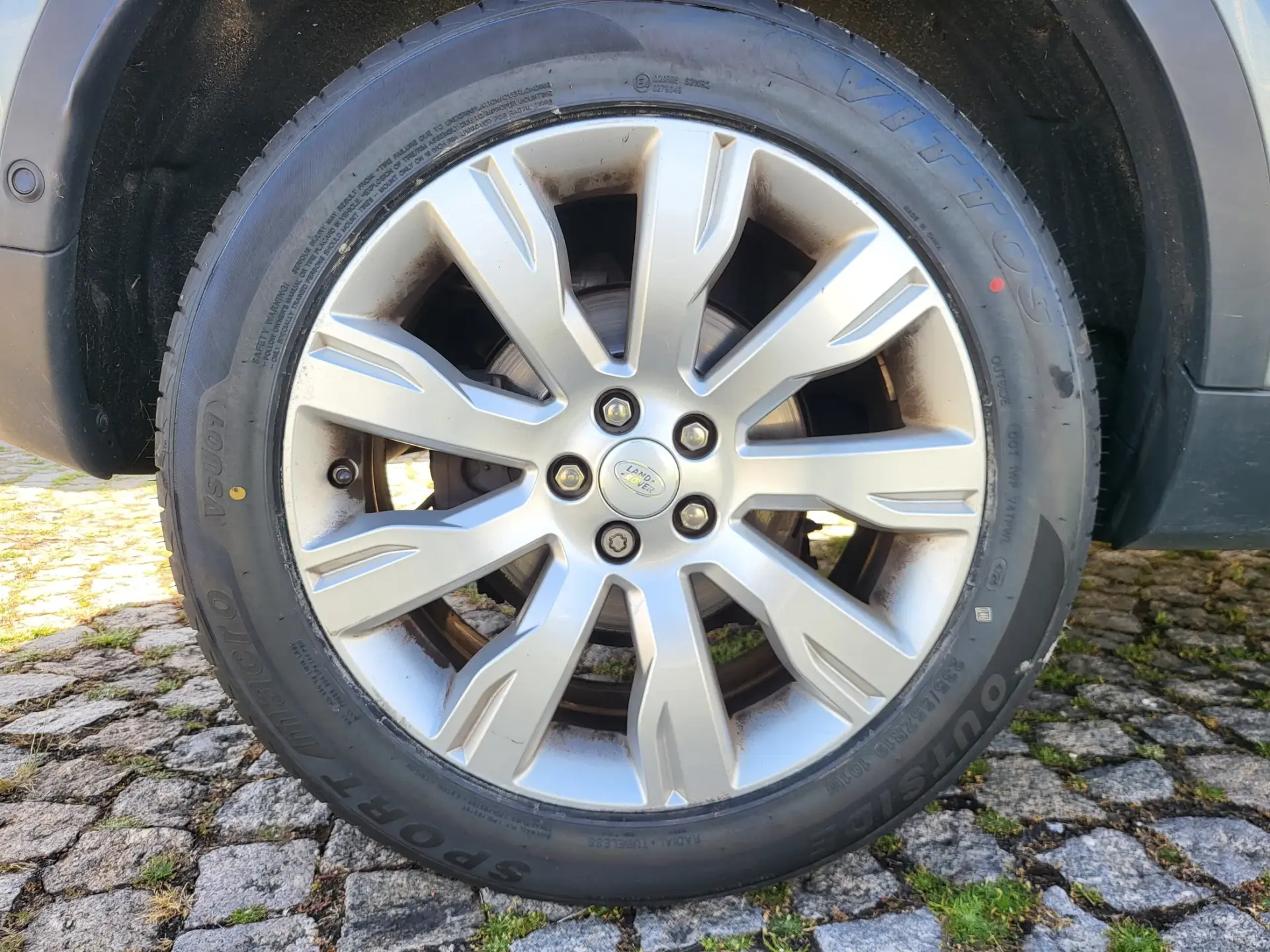 Land Rover Discovery Sport 2.0 TD4 HSE Luxury 7L Auto 29