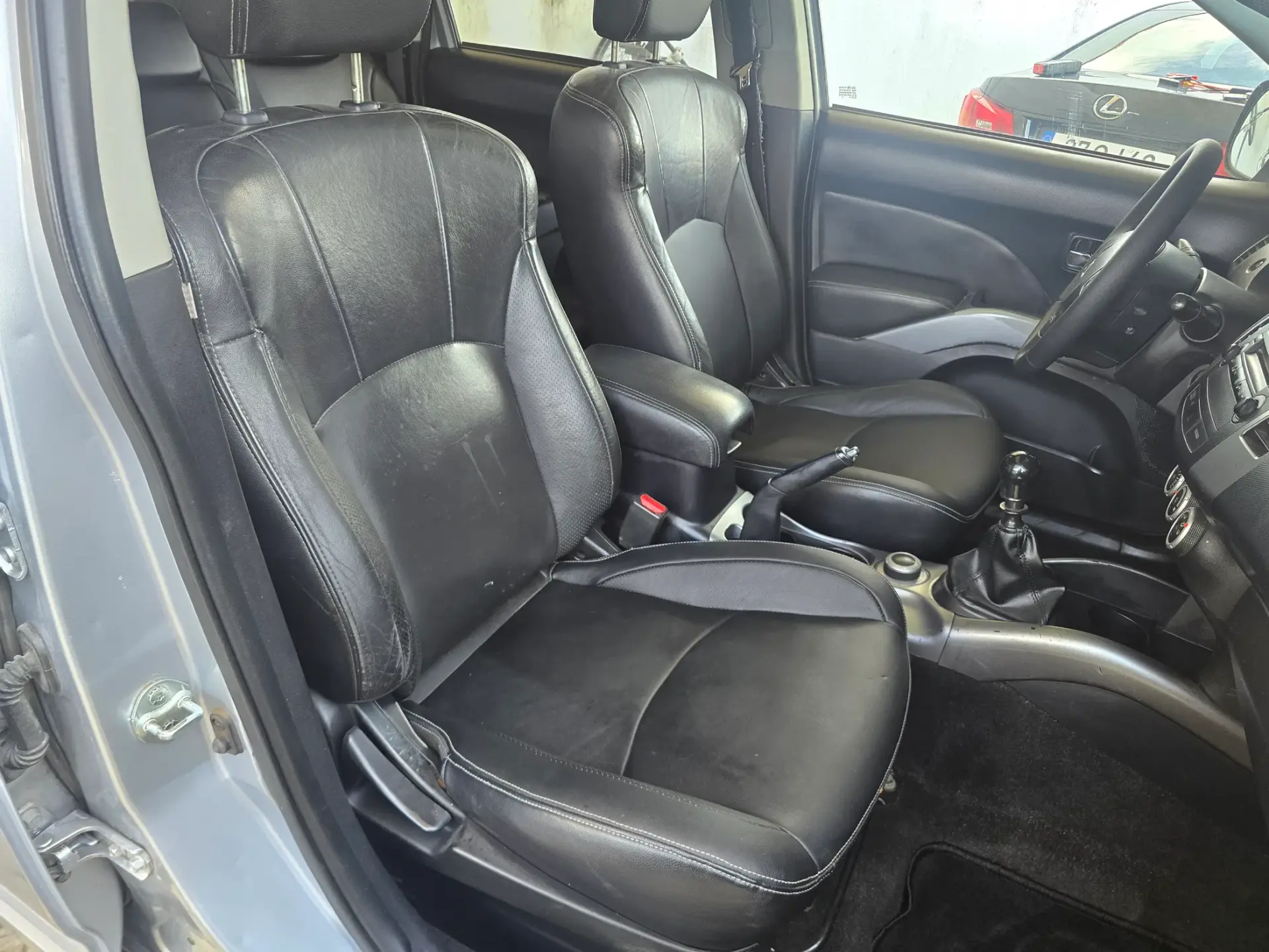 Mitsubishi Outlander 2.0 DI-D Instyle 4WD 23