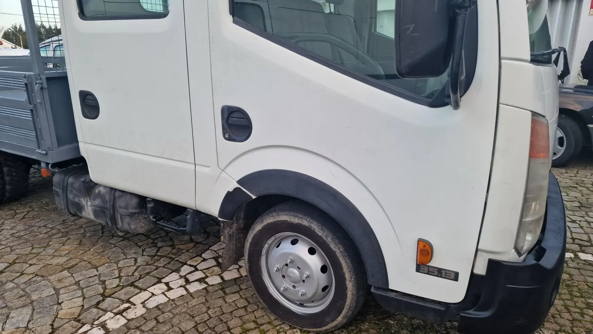 Nissan Cabstar 11