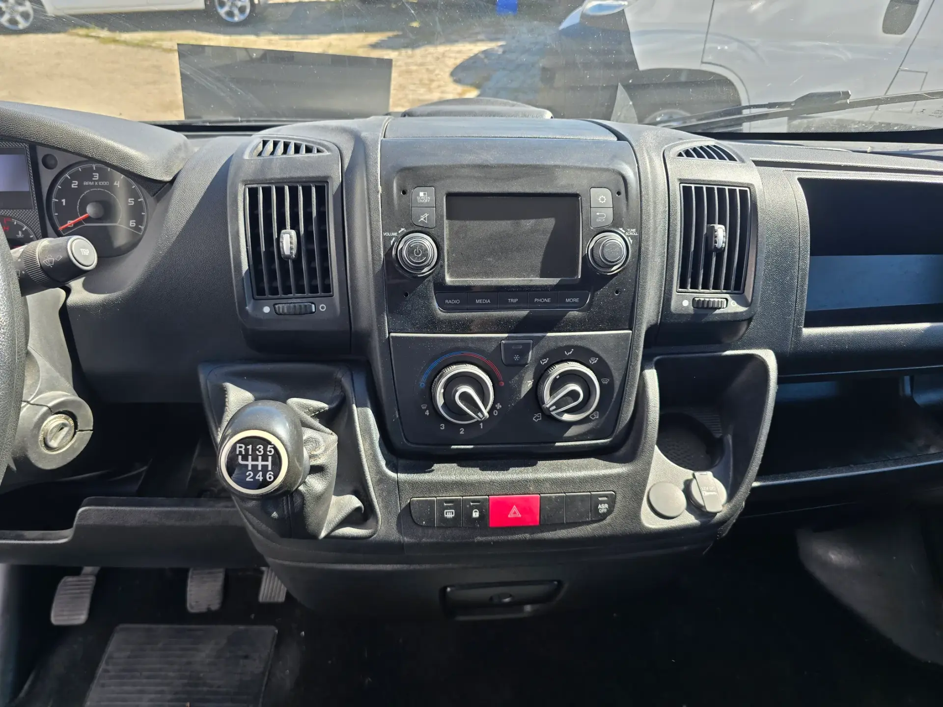 Peugeot Boxer 2.2 BlueHDi 330 L2H2 16