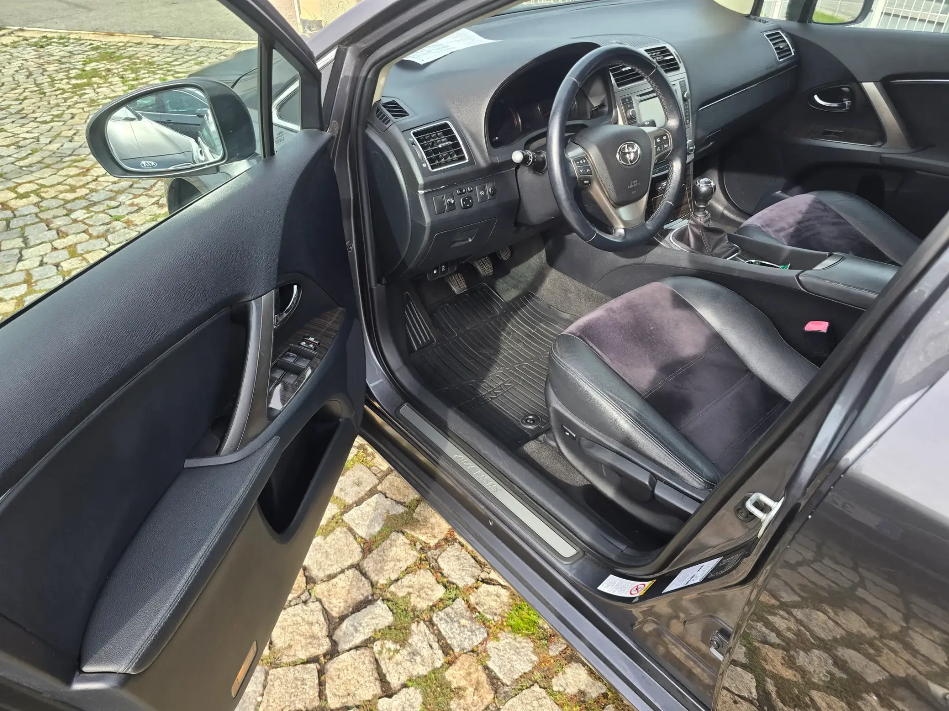 Toyota Avensis 2.0 D-4D 7