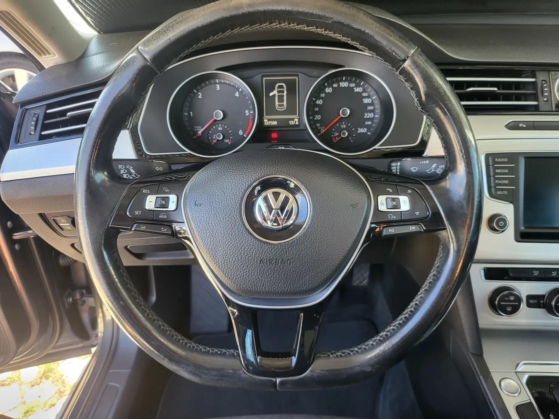 Volkswagen Passat 2.0 TDi Confortline DSG 13
