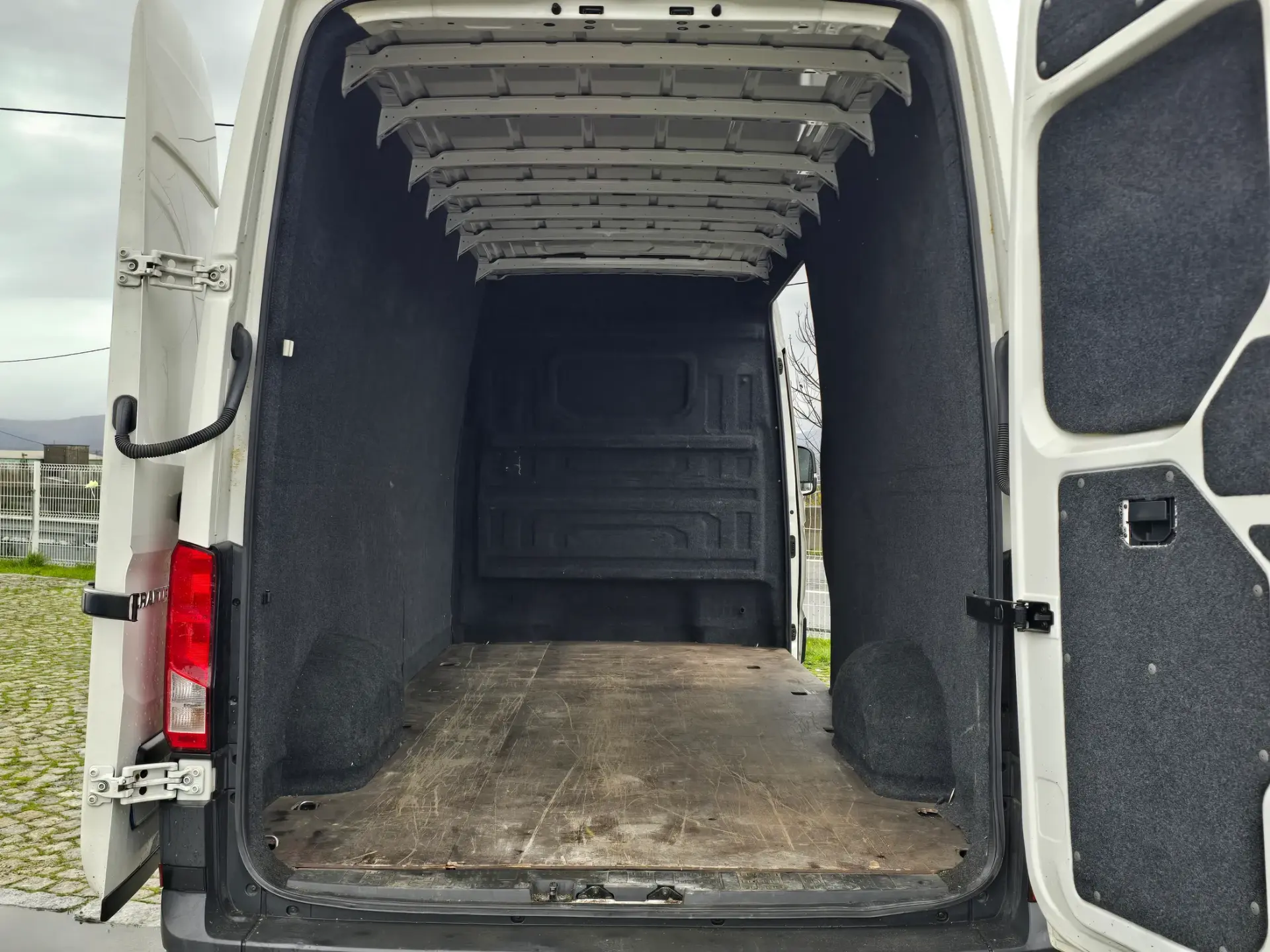 Volkswagen Crafter 35 2.0 TDI L3H3 Médio Tecto Alto 9