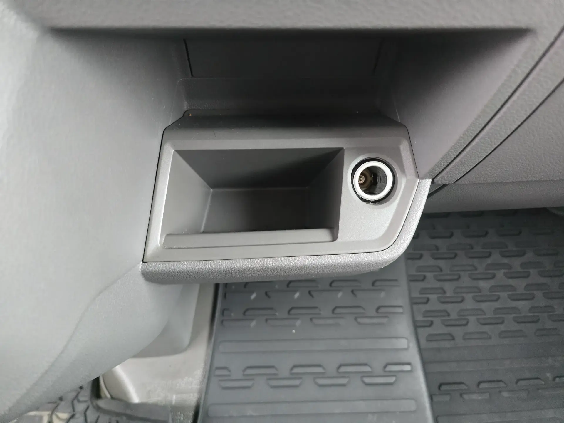 Volkswagen Crafter 35 2.0 TDI L3H3 Médio Tecto Alto 18