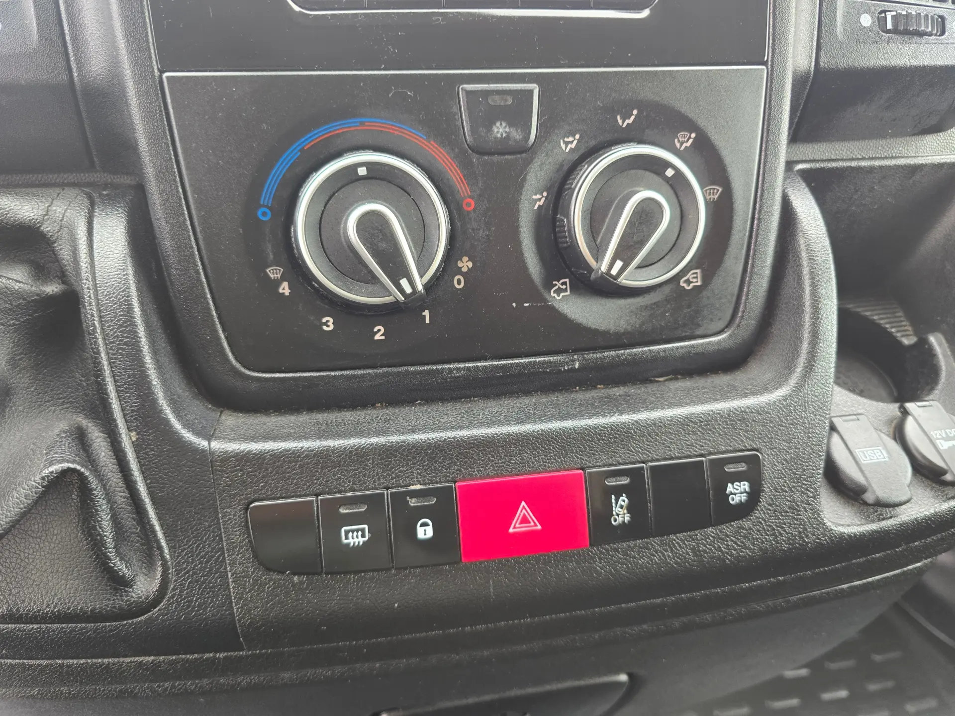 Citroen Jumpy 2.0 BlueHDi M Confort Semi-Vidrado 19