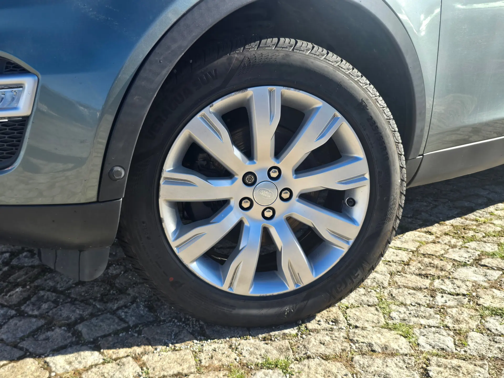 Land Rover Discovery Sport 2.0 TD4 HSE Luxury 7L Auto 3