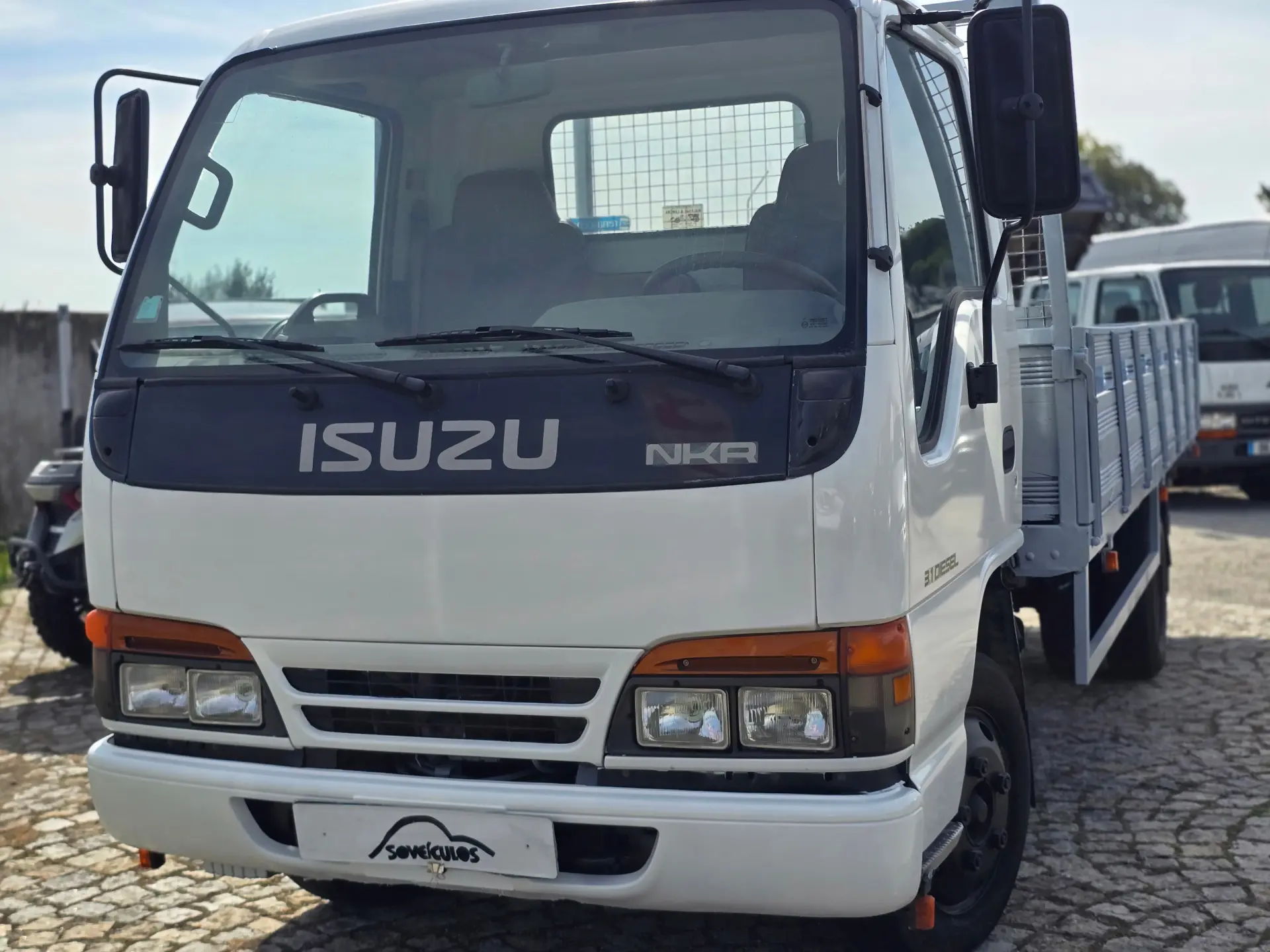 Isuzu NKR 69 LL-5D 2