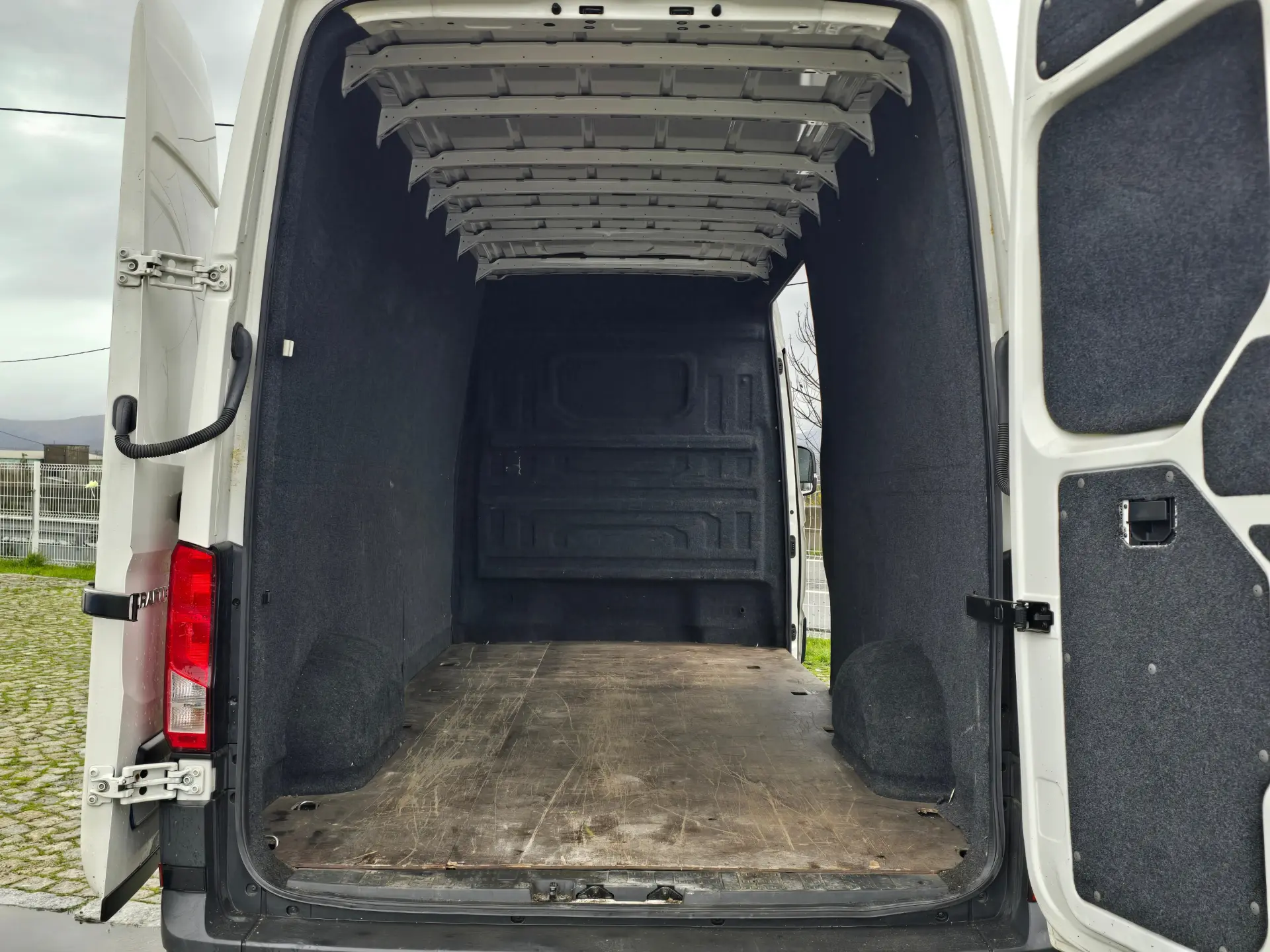 Volkswagen Crafter 35 2.0 TDI L4H3 9