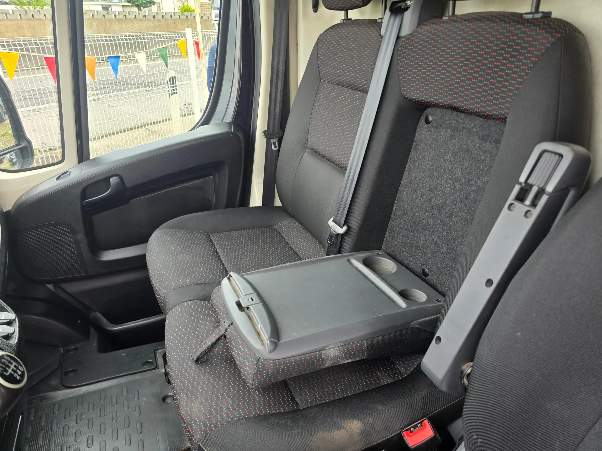 Citroen Jumpy 2.0 BlueHDi M Confort Semi-Vidrado 21