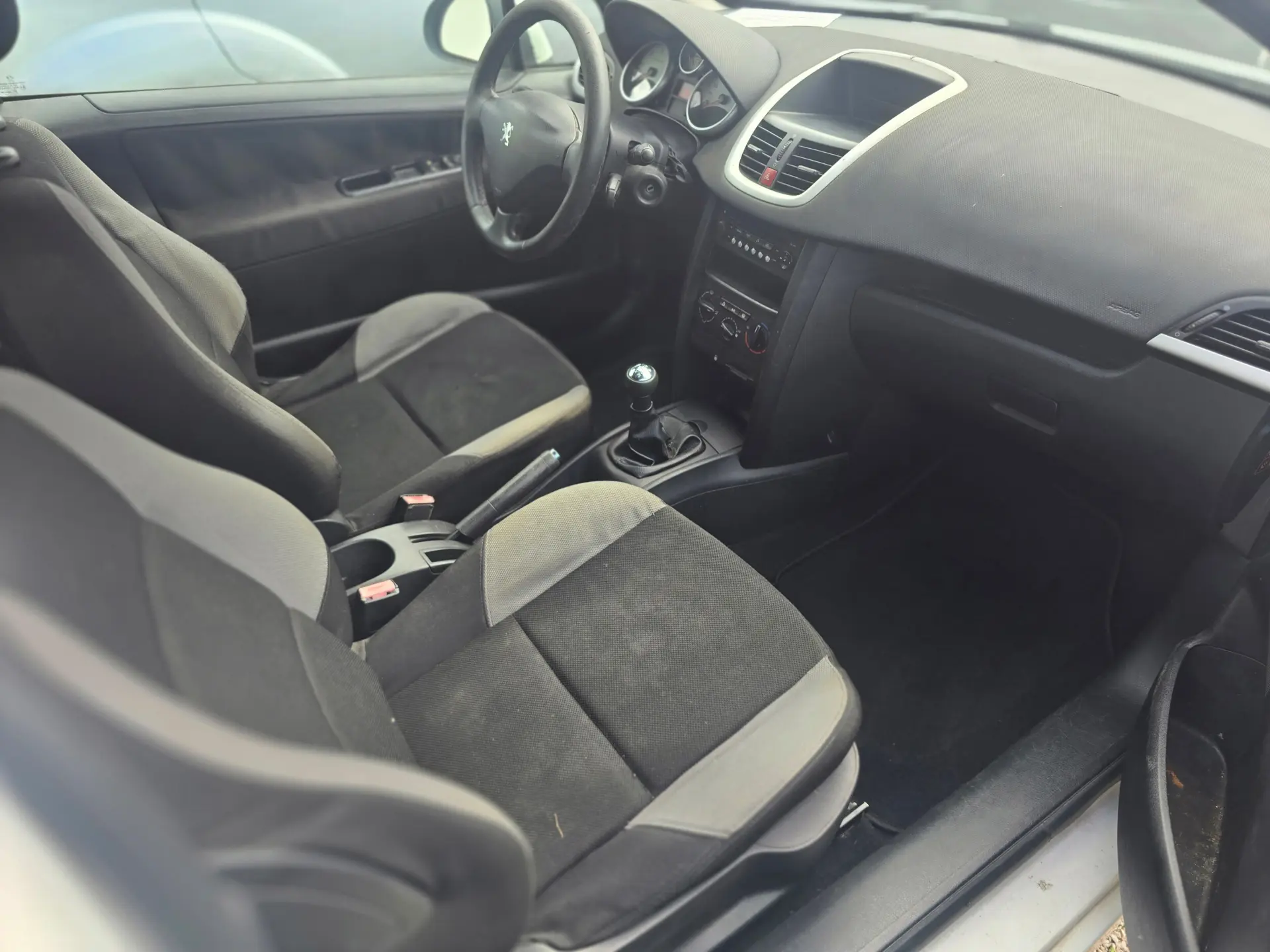 Peugeot 207 1.4 HDi Active 14