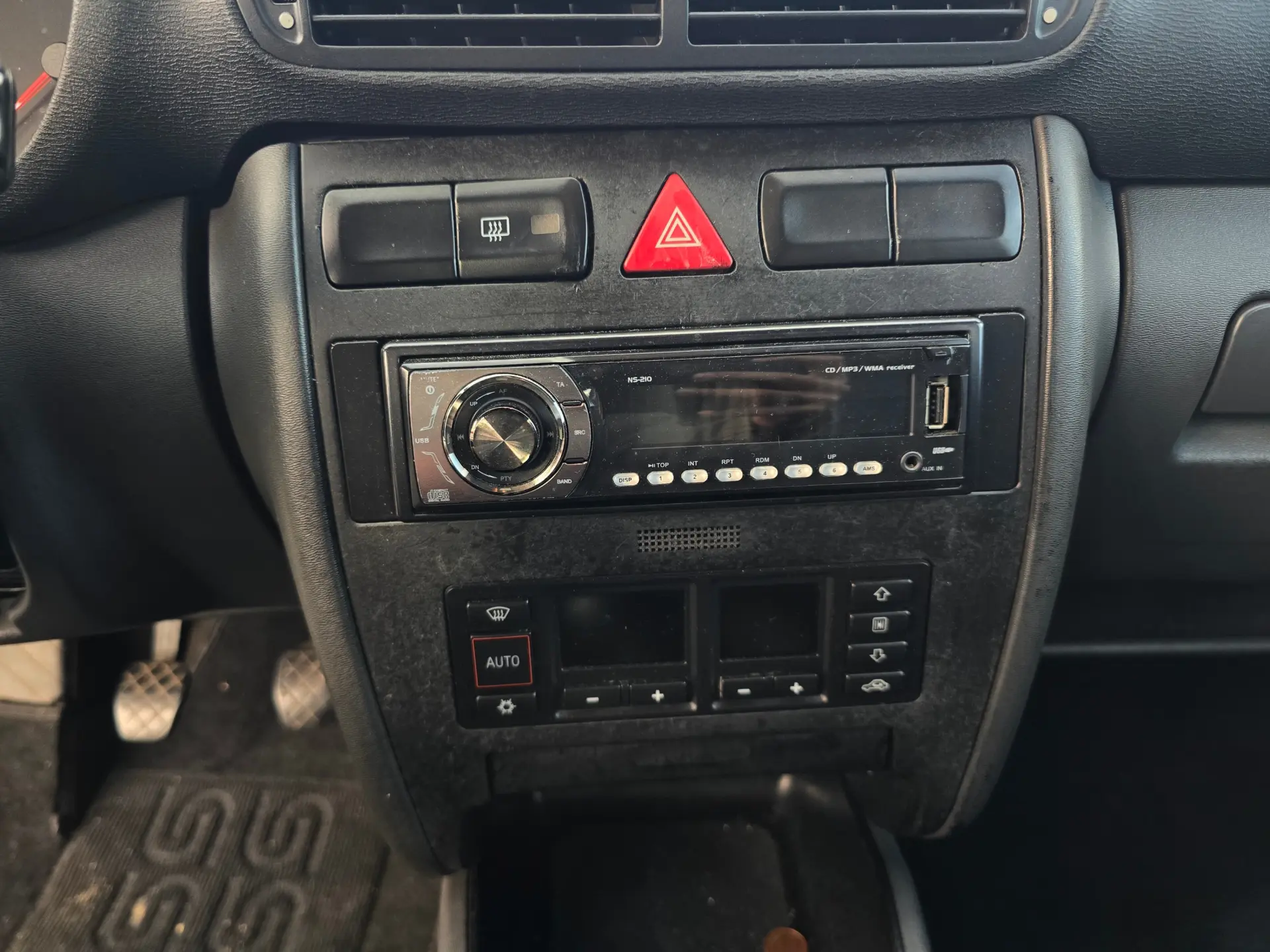 Audi A3 1.9 TDI Attraction 13
