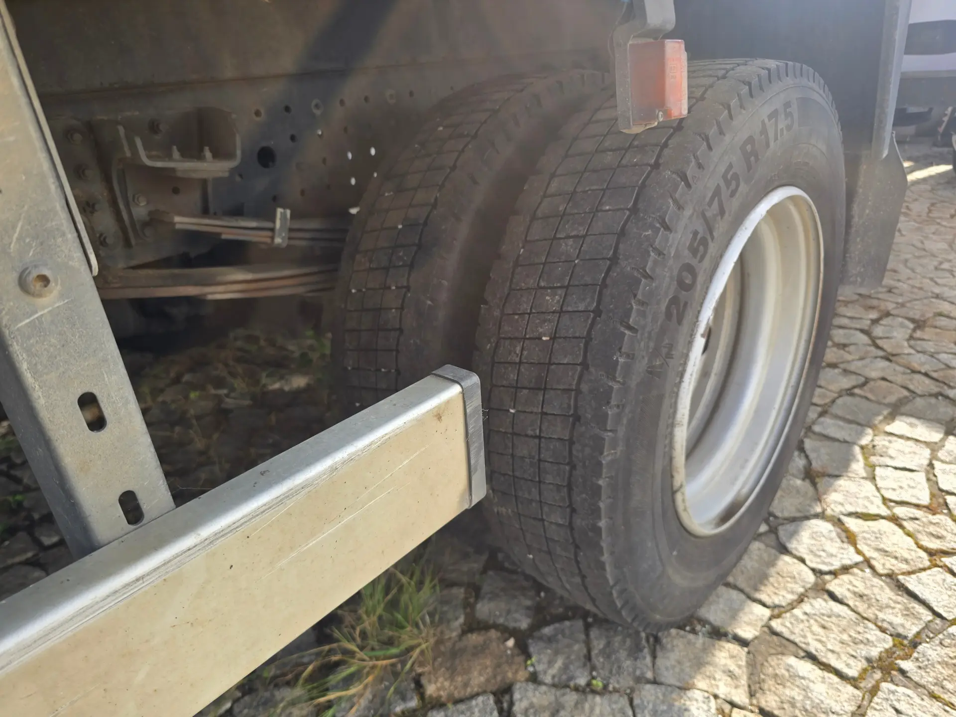 Mitsubishi Fuso Canter 9C18 20