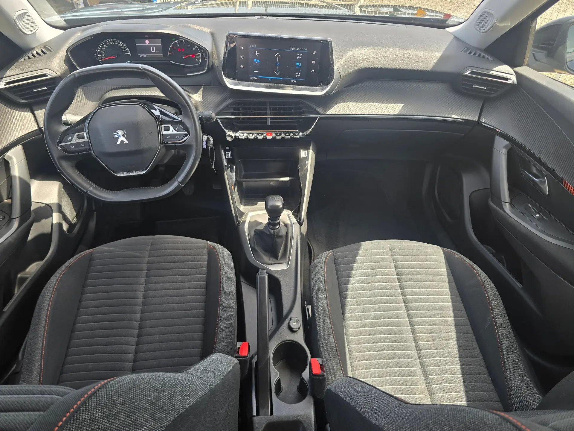 Peugeot 2008 Benzin 100 Allure 21
