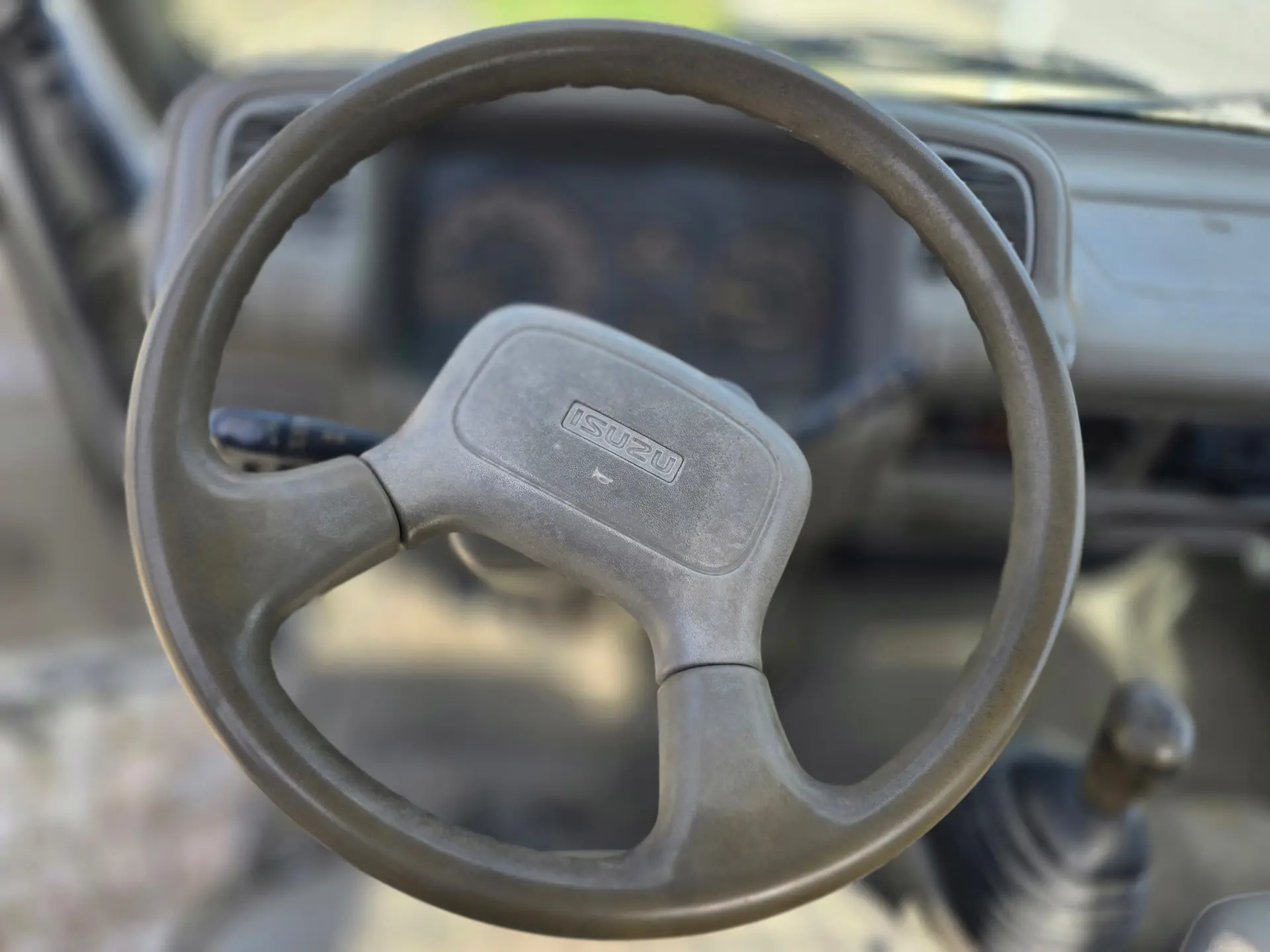 Isuzu NKR 69 LL-5D 10