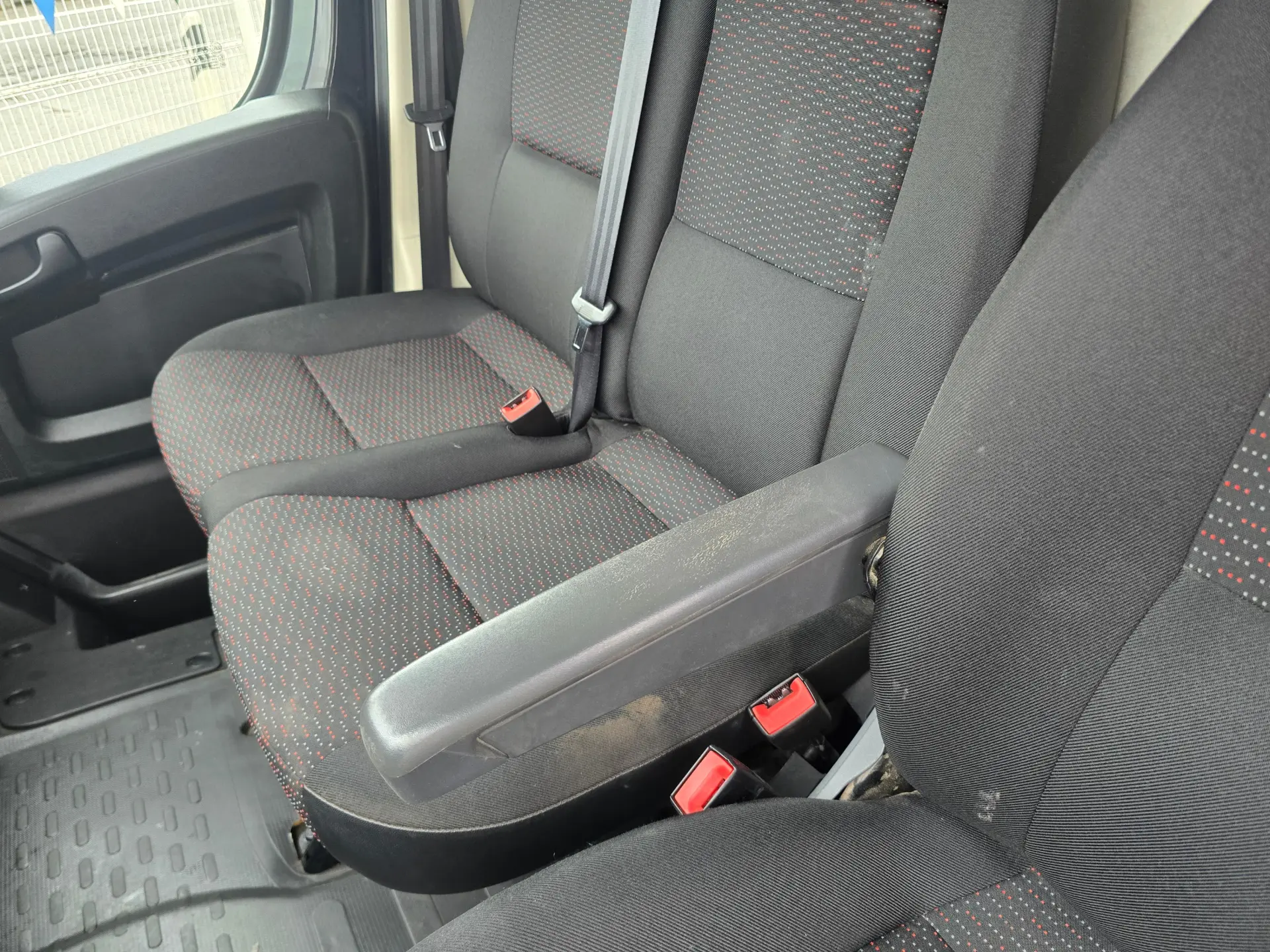 Citroen Jumpy 2.0 BlueHDi M Confort Semi-Vidrado 20