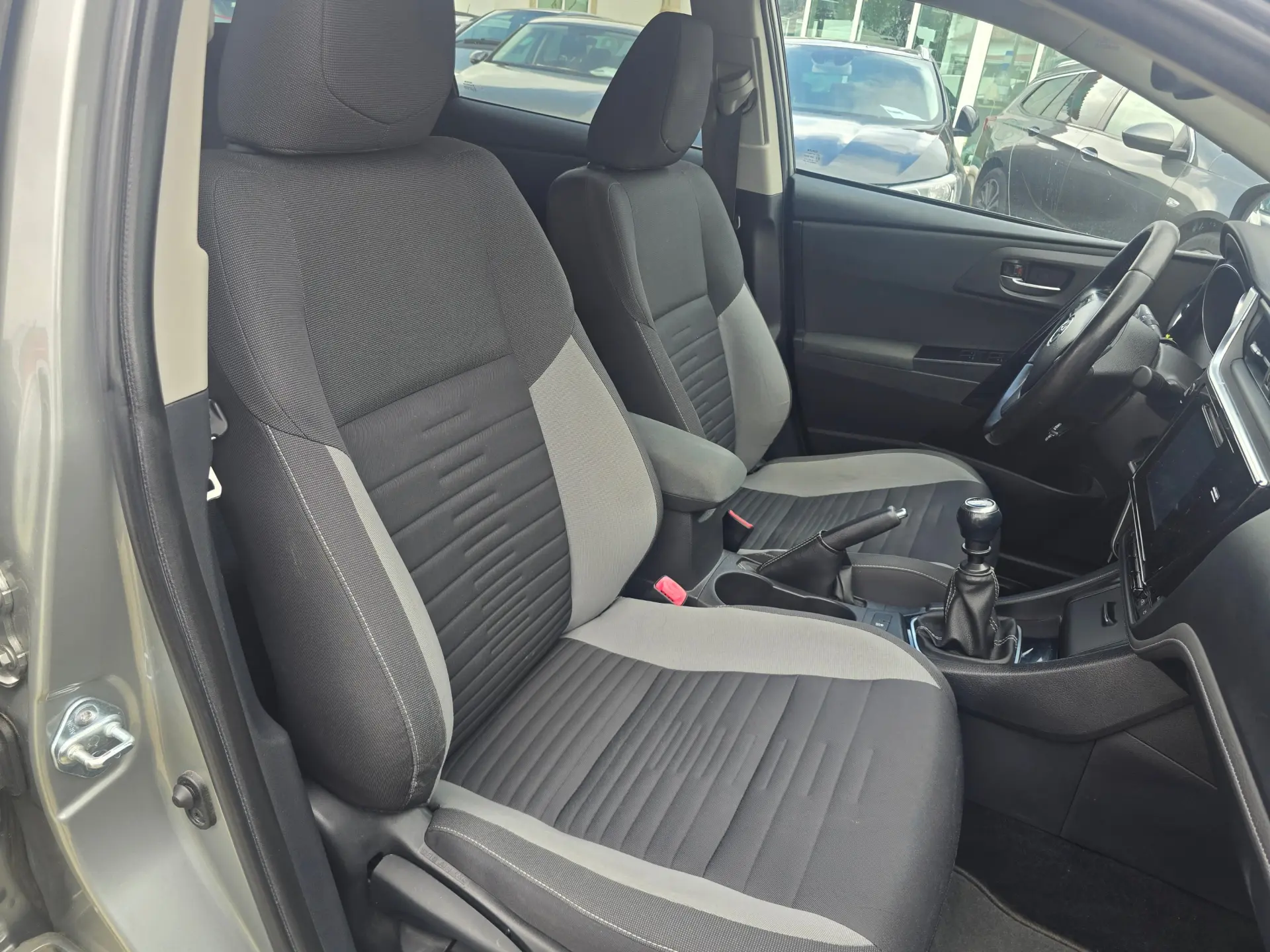 Toyota Auris 1.6 D-4D Comfort 23