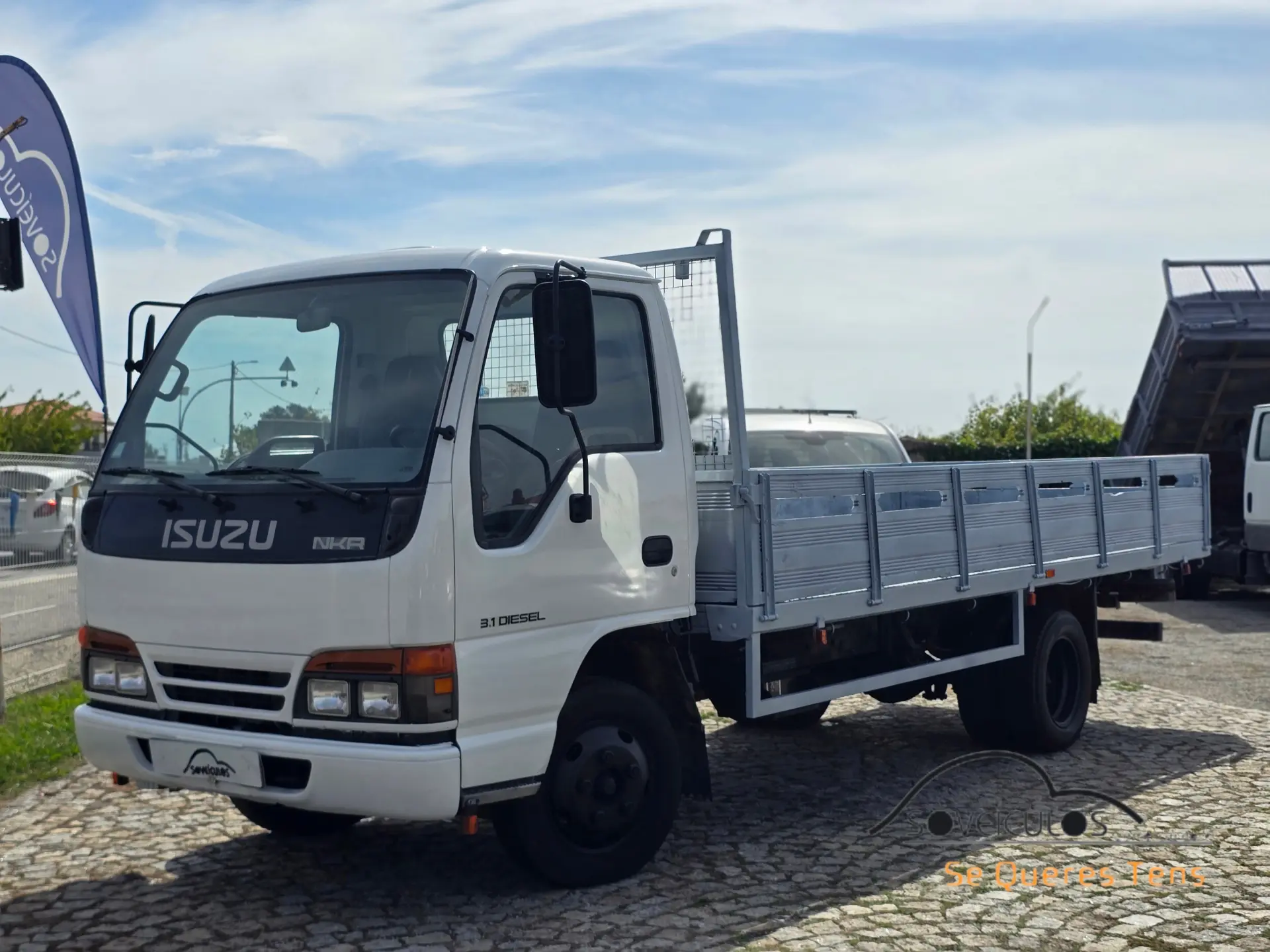 Isuzu NKR 69 LL-5D 1