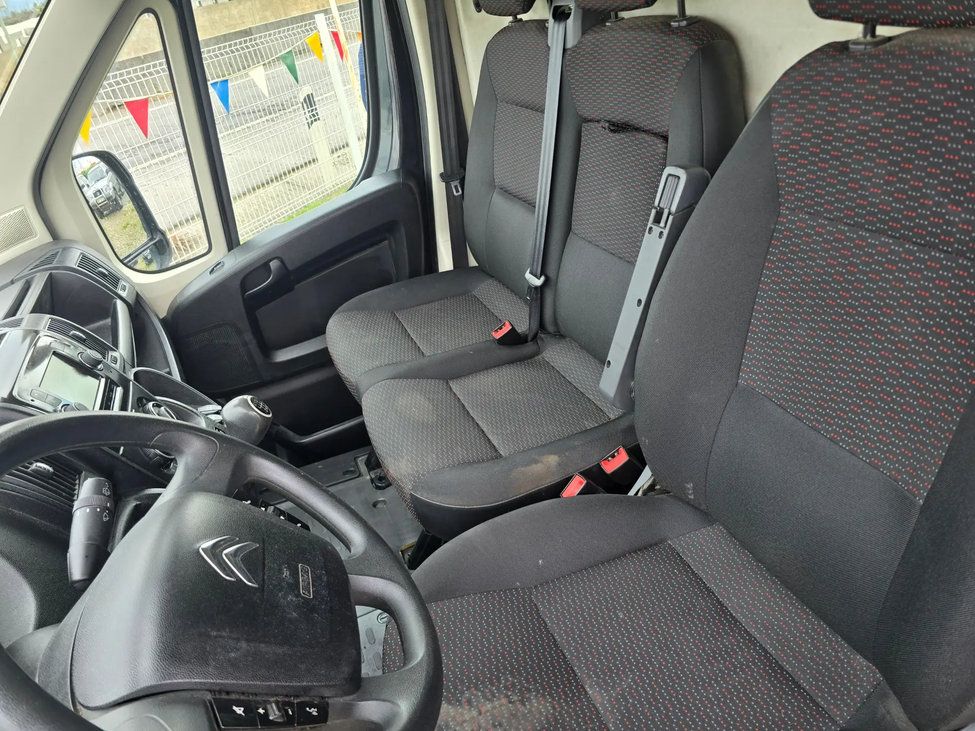Citroen Jumpy 2.0 BlueHDi M Confort Semi-Vidrado 22