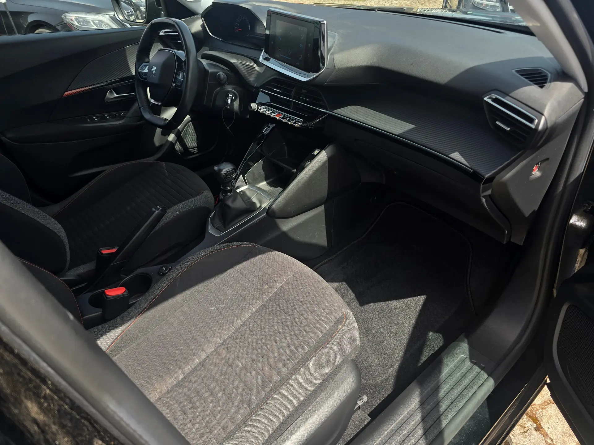 Peugeot 2008 Benzin 100 Allure 19