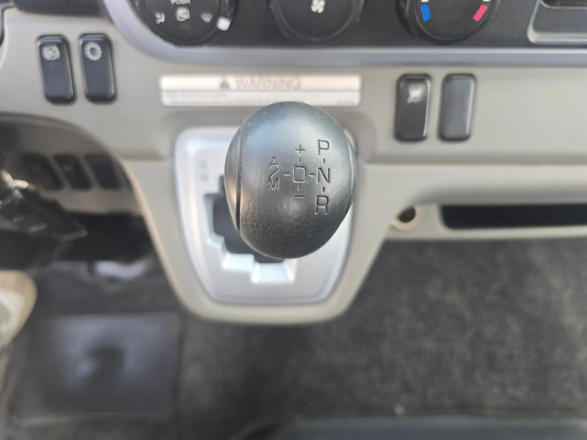 Mitsubishi Fuso Canter 9C18 11