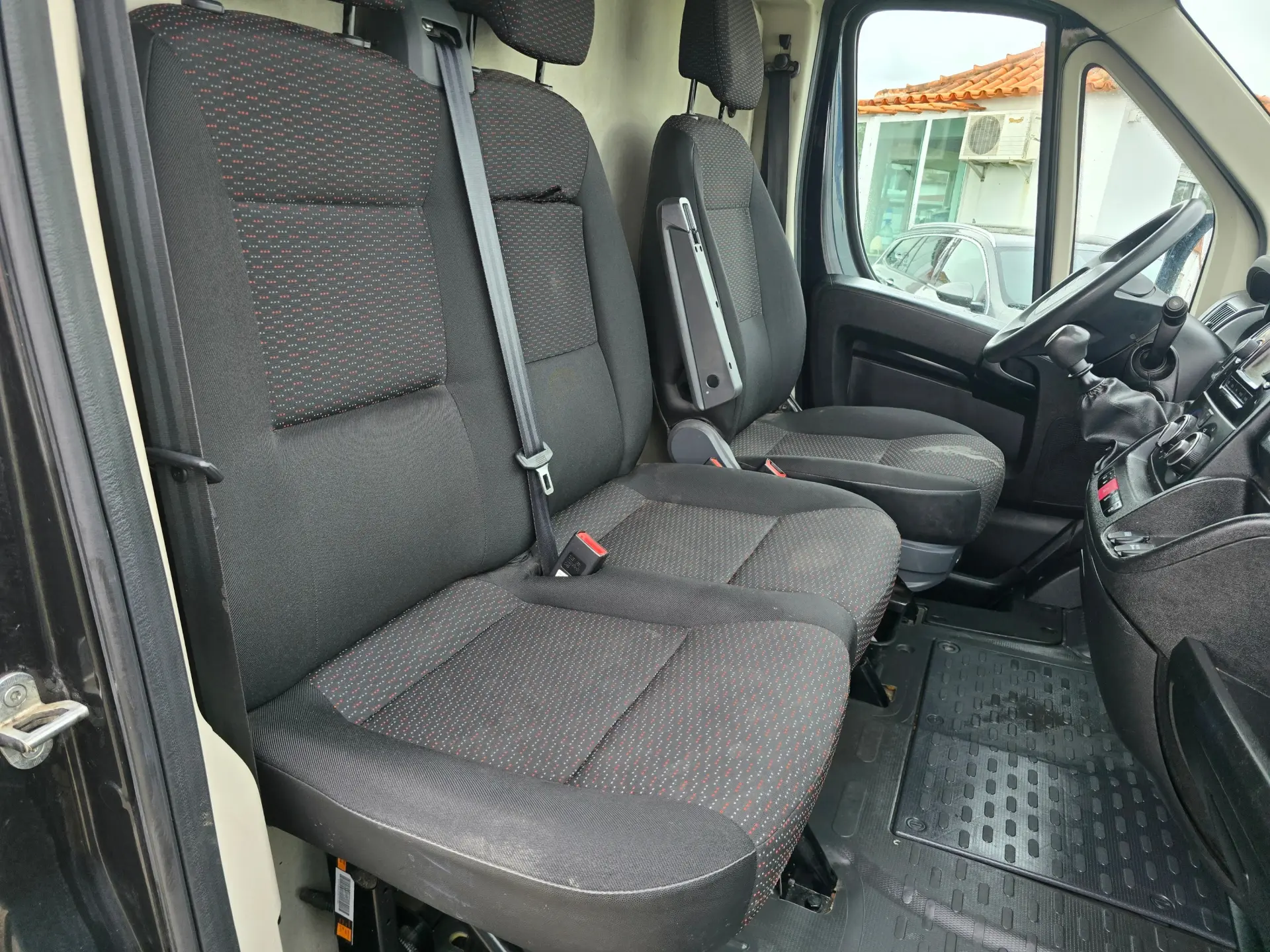 Citroen Jumpy 2.0 BlueHDi M Confort Semi-Vidrado 23