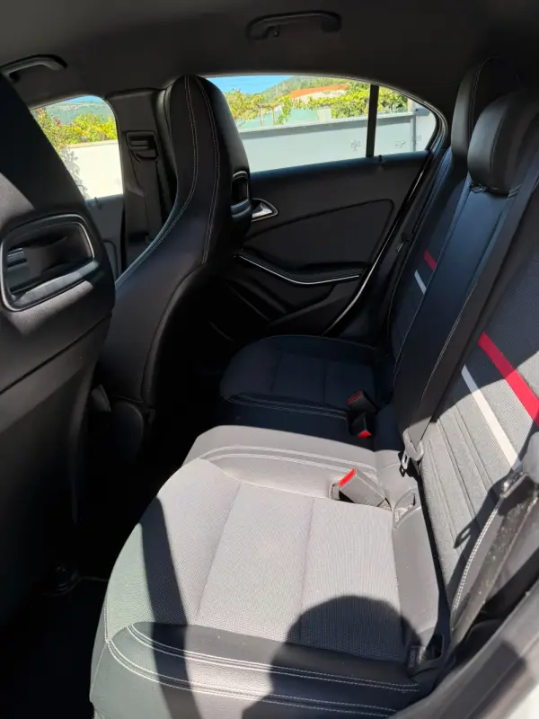 Mercedes-Benz A 180 d 7G-DCT Urban 8