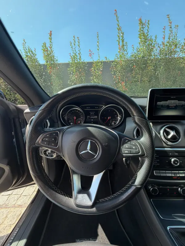Mercedes-Benz CLA 180 d Shooting Brake Urban 8