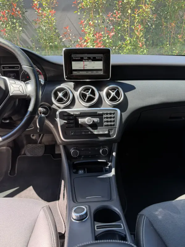 Mercedes-Benz A 180 d 7G-DCT Urban 9