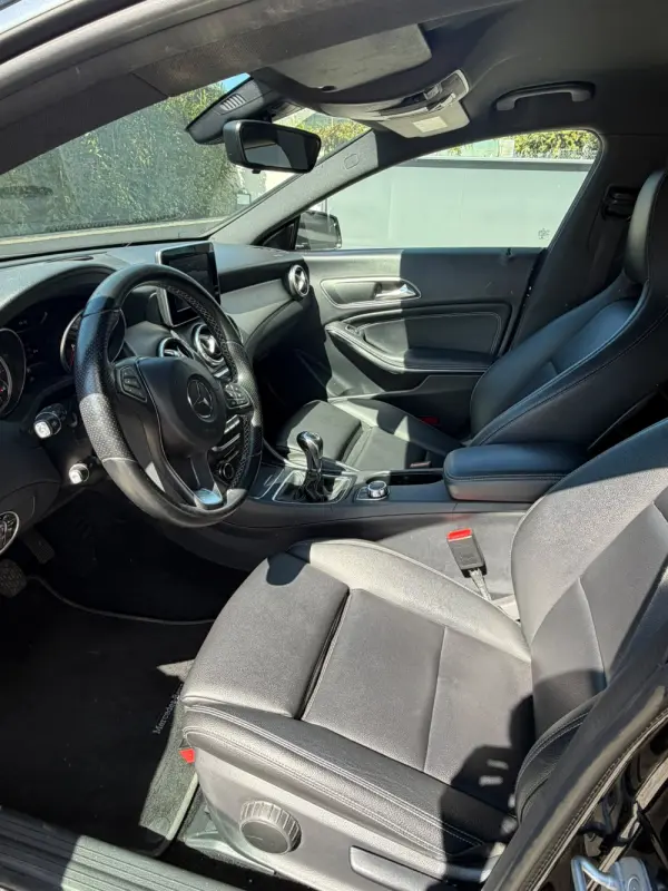 Mercedes-Benz CLA 180 d Shooting Brake Urban 9