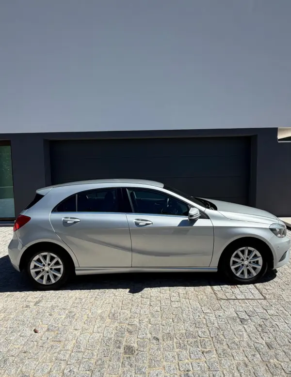 Mercedes-Benz A 180 d 7G-DCT Urban 2