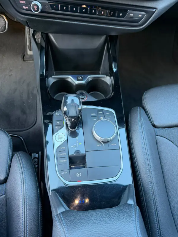 BMW 116 d Pack Desportivo M Auto 3