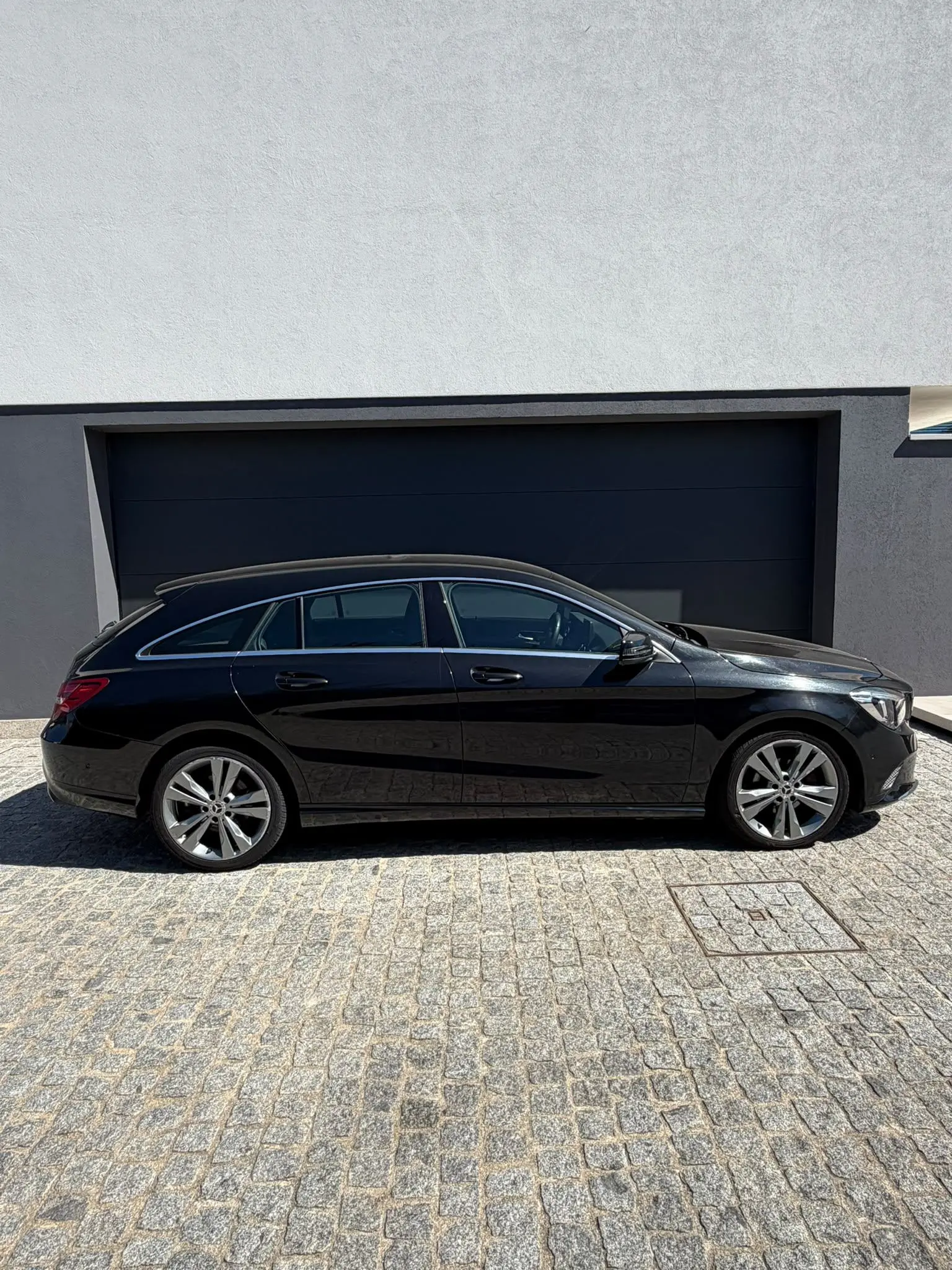 Mercedes-Benz CLA 180 d Shooting Brake Urban 2