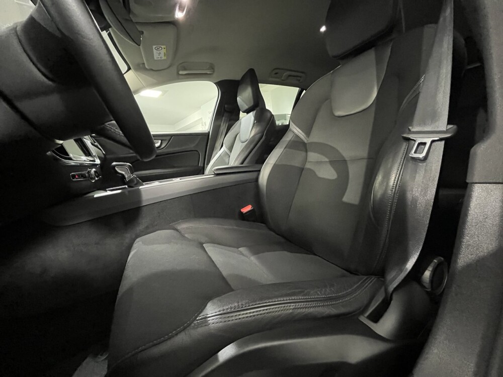 Volvo V60 D3 Momentum Plus 12