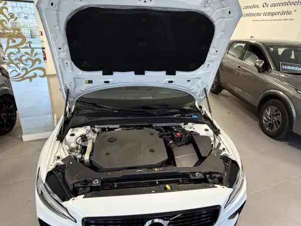 Volvo V60 2.0 B4 R-Design Geartronic 21