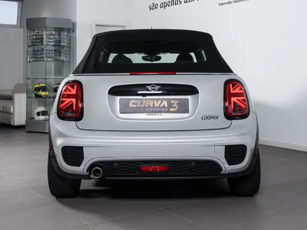 MINI Cabrio Cooper Premium Extra JCW Auto 4