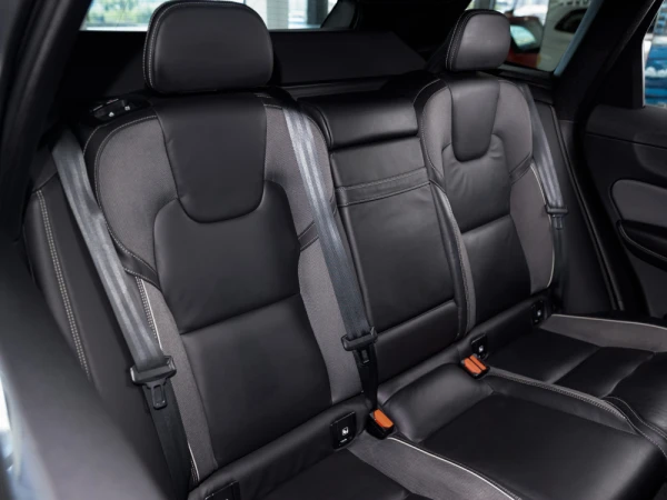 Volvo XC 60 2.0 D4 R - Design 30