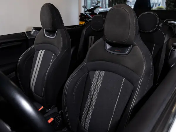 MINI Cabrio Cooper Premium Extra JCW Auto 26