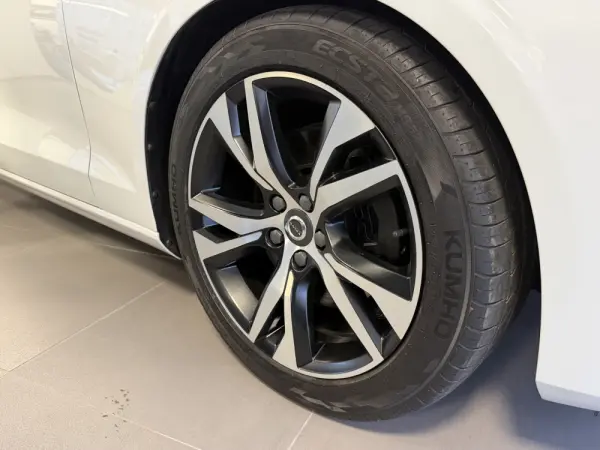 Volvo V60 2.0 B4 R-Design Geartronic 25