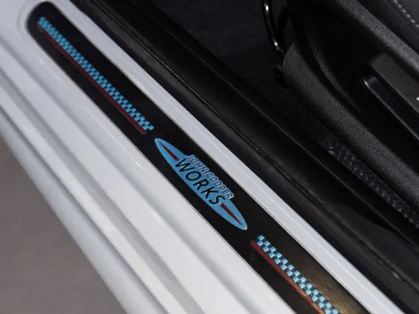 MINI Cabrio Cooper Premium Extra JCW Auto 19